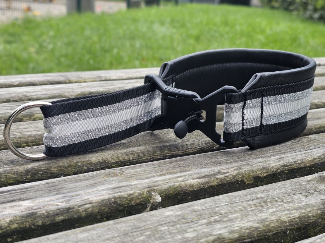 MAGNETINĖ SAGTIS – KREMINĖ ODA, PAGAMINTAS 39 cm