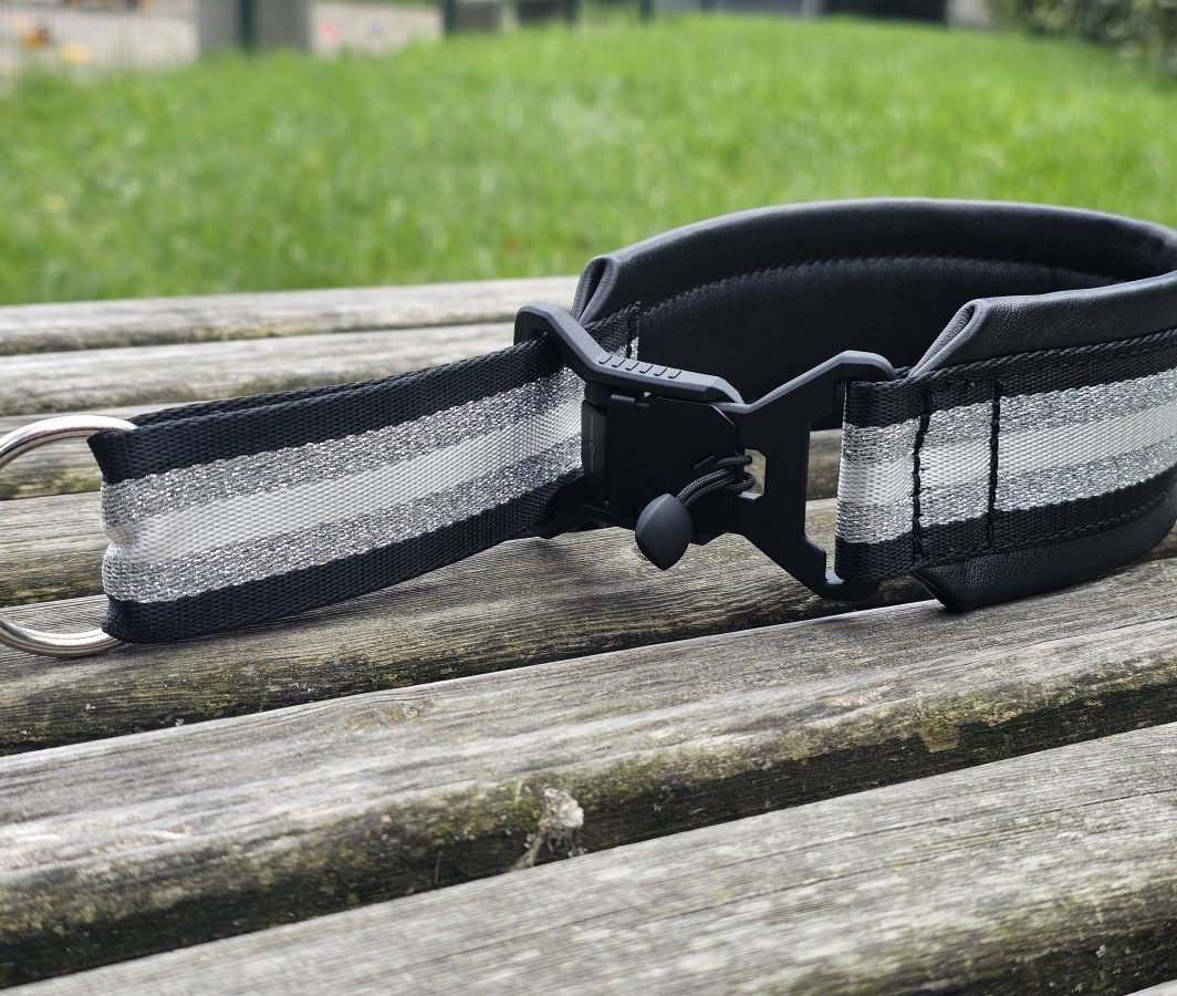 MAGNETINĖ SAGTIS – KREMINĖ ODA, PAGAMINTAS 39 cm