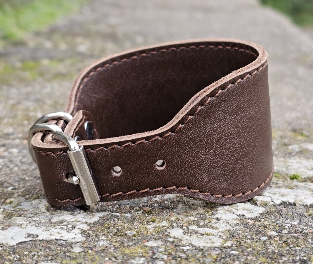 Antkaklis "Katinukas" - tamsiai rudas (kaklo apimtis 19-25 cm)