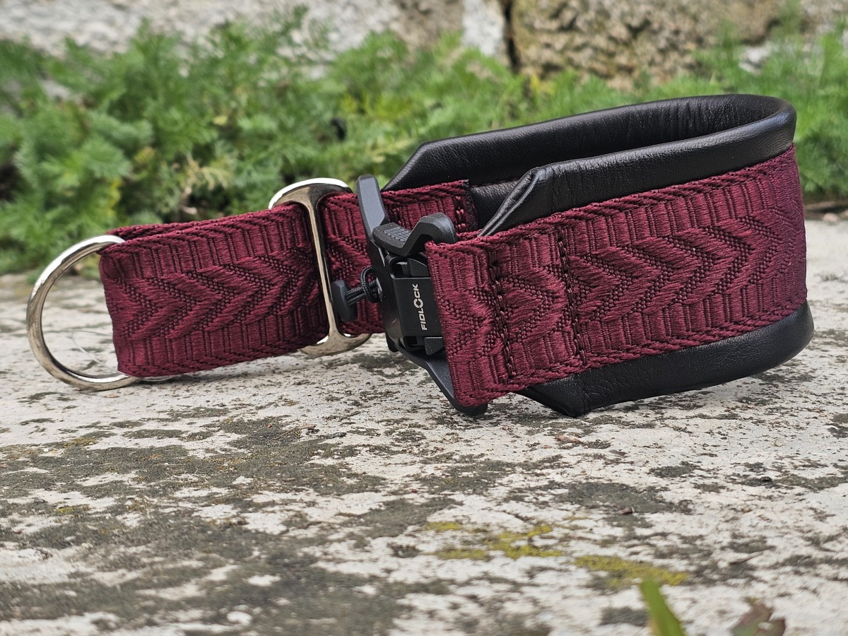 MAGNETINĖ SAGTIS – JUODA ODA, PAGAMINTAS 30 cm - Image 5