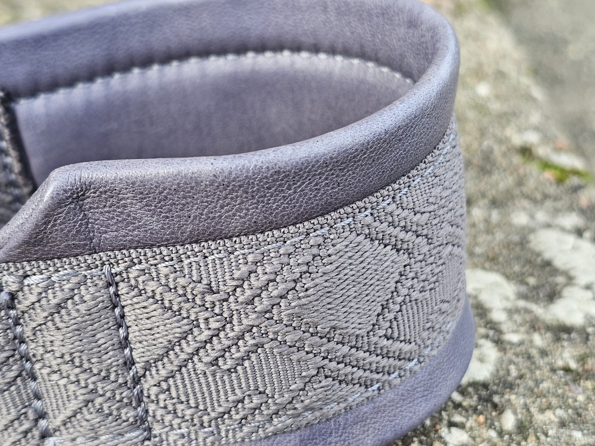 MAGNETINĖ SAGTIS – VIOLETINĖ ODA, PAGAMINTAS 30 cm - Image 3