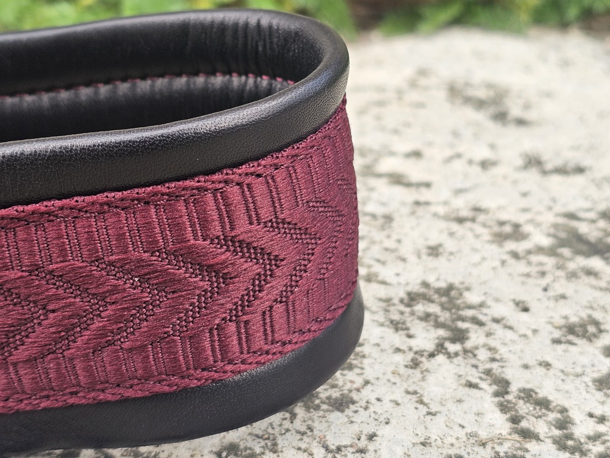 MAGNETINĖ SAGTIS – JUODA ODA, PAGAMINTAS 30 cm - Image 3