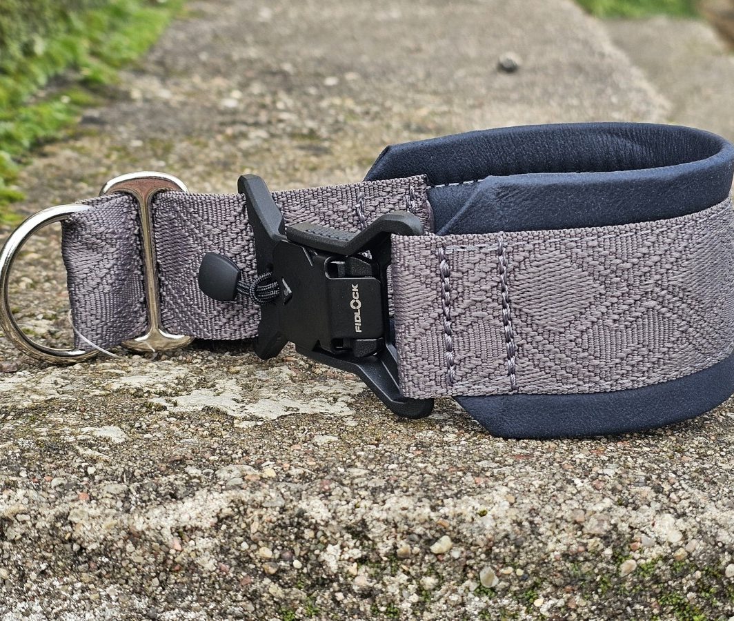 MAGNETINĖ SAGTIS – MELSVA ODA, PAGAMINTAS 27 cm