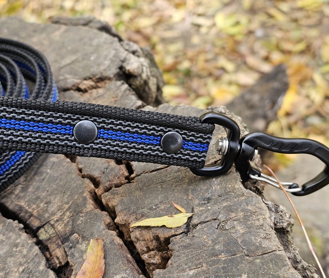 Gumuotas pavadys su aliuminio karabinu