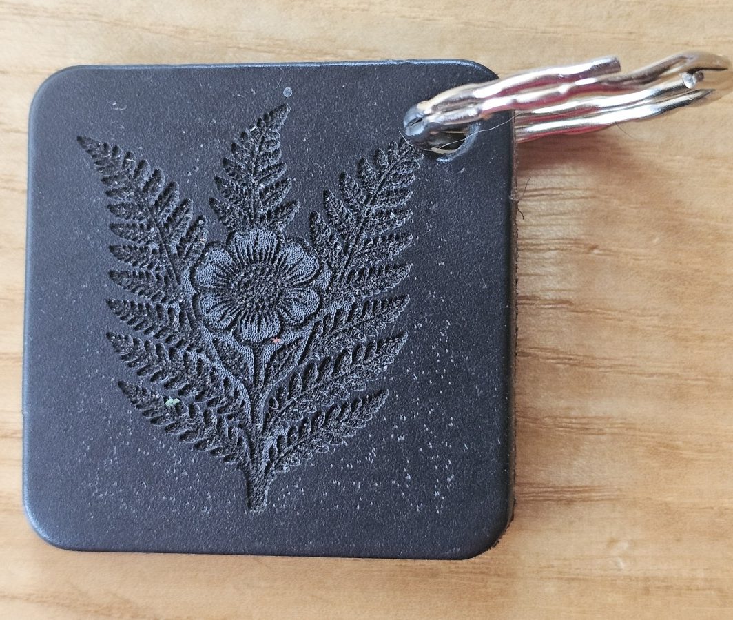 Raktų pakabukas "Papartis žydi"