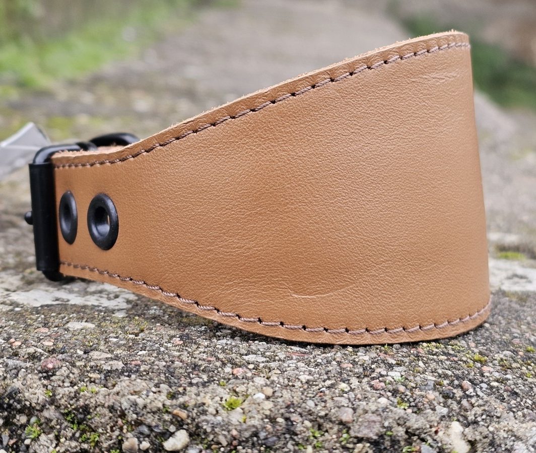 "Kava" - šviesiai ruda, pagamintas (kaklo apimtis 28-35 cm)