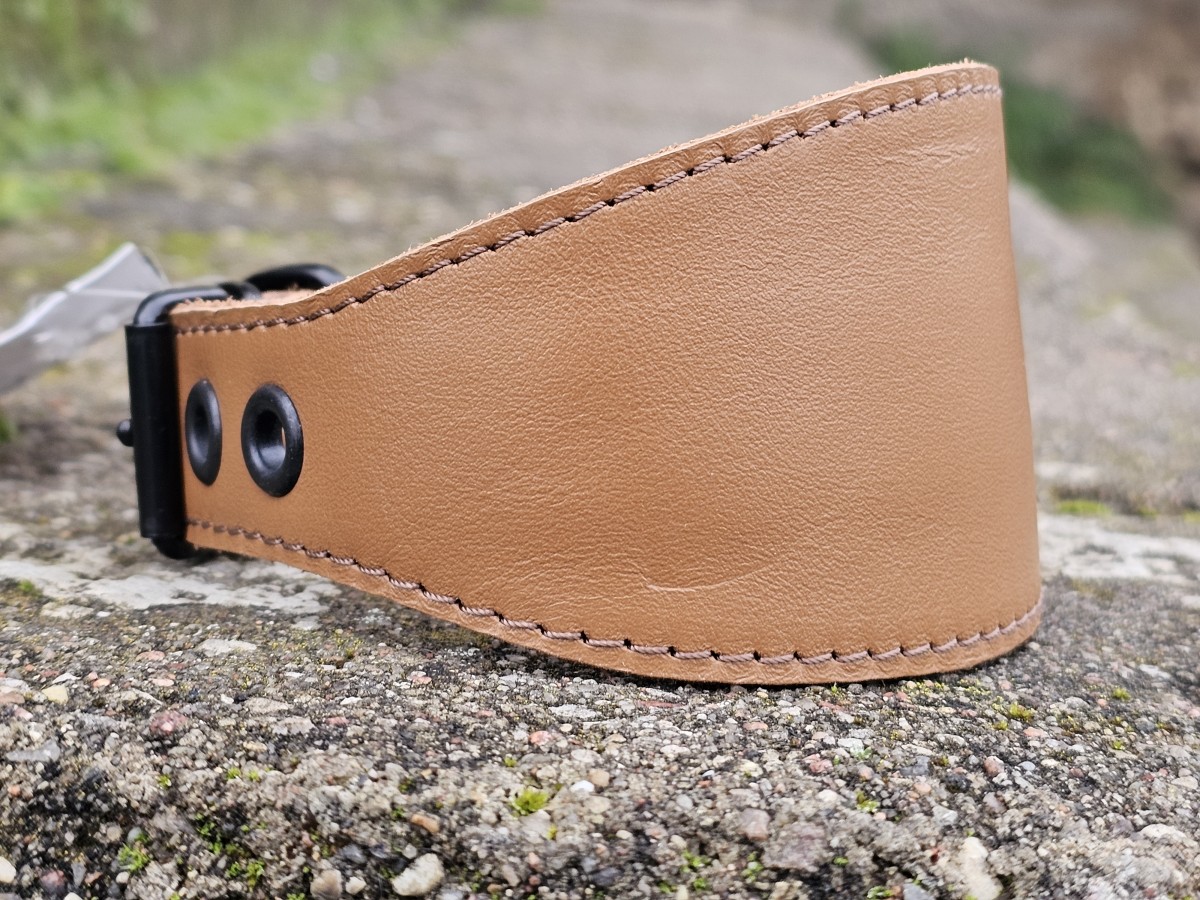 "Kava" - šviesiai ruda, pagamintas (kaklo apimtis 28-35 cm)