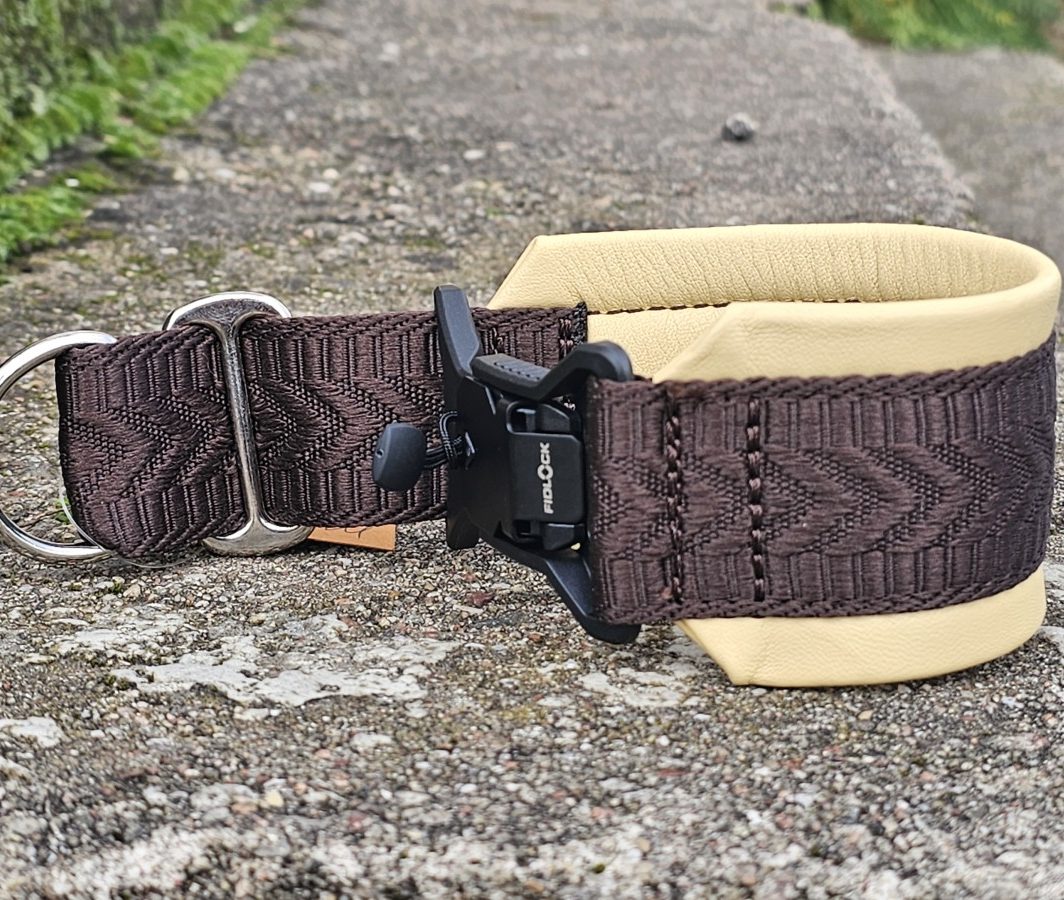 MAGNETINĖ SAGTIS – ŠVIESI ODA, PAGAMINTAS 27 cm