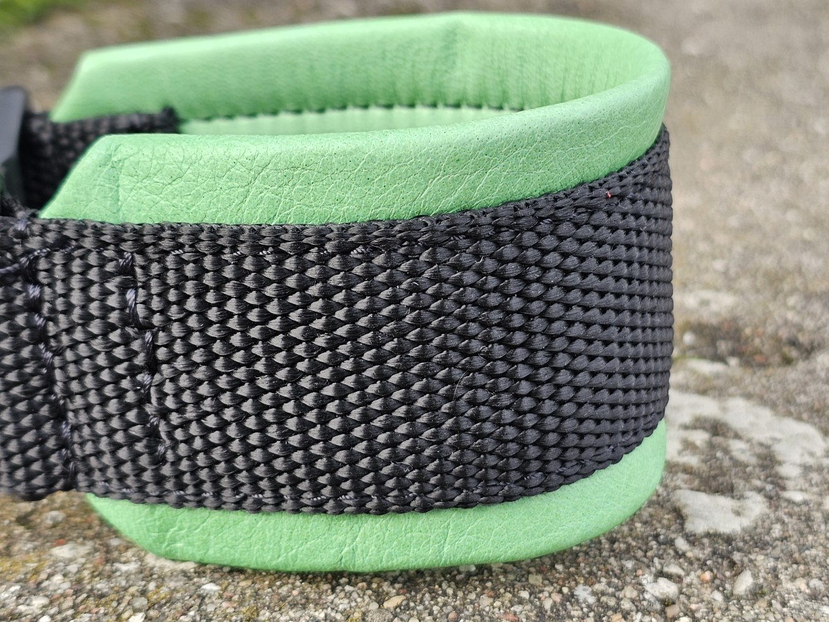 MAGNETINĖ SAGTIS – ŽALIA ODA, PAGAMINTAS 27 cm - Image 2