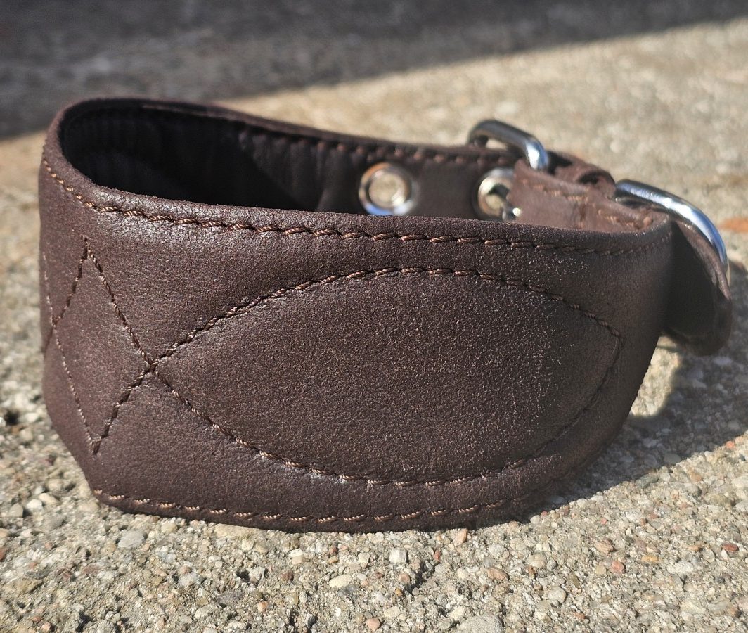 Antkaklis "Basendžis" - tamsi ruda (KA 30-37 cm)