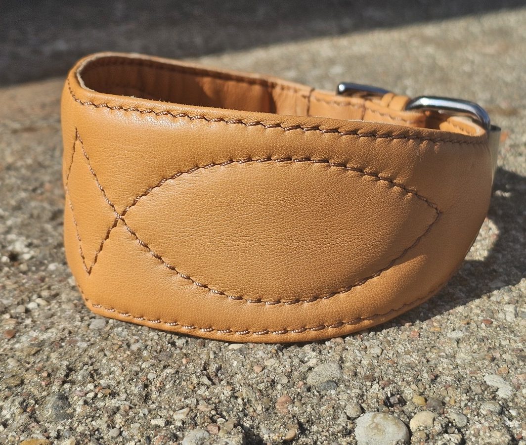 Antkaklis "Basendžis" - šviesi ruda (KA 30-37 cm)