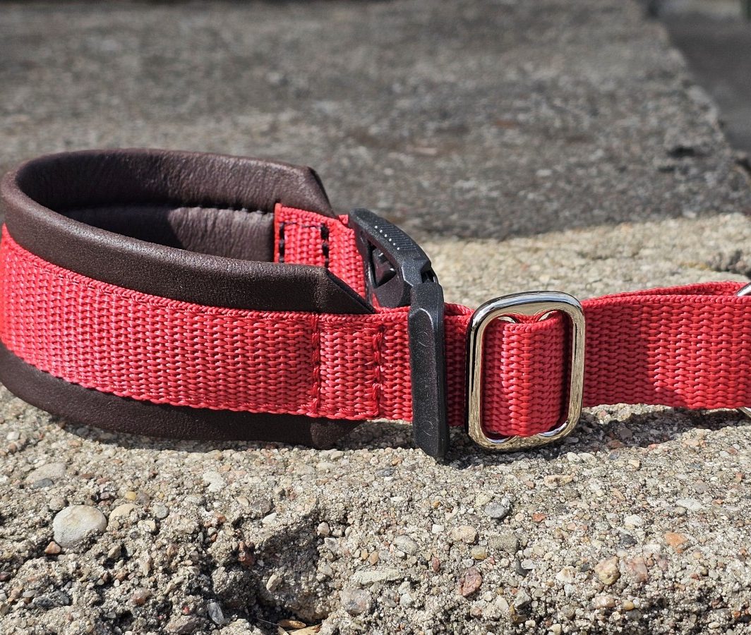 MAGNETINĖ SAGTIS – RUDA ODA, PAGAMINTAS 27 cm