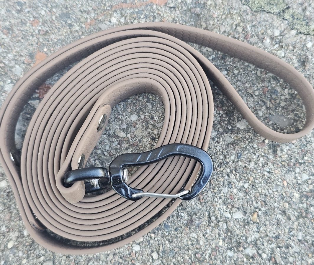 HEXA: Plotis 20mm, rudas, 2.5 m, pagamintas